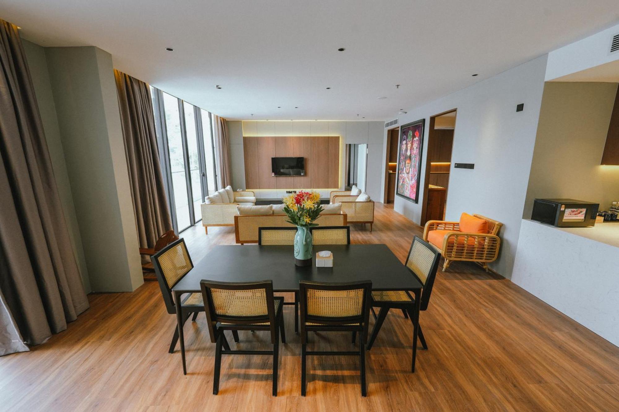 Roxy Beach Resort Sematan Kültér fotó