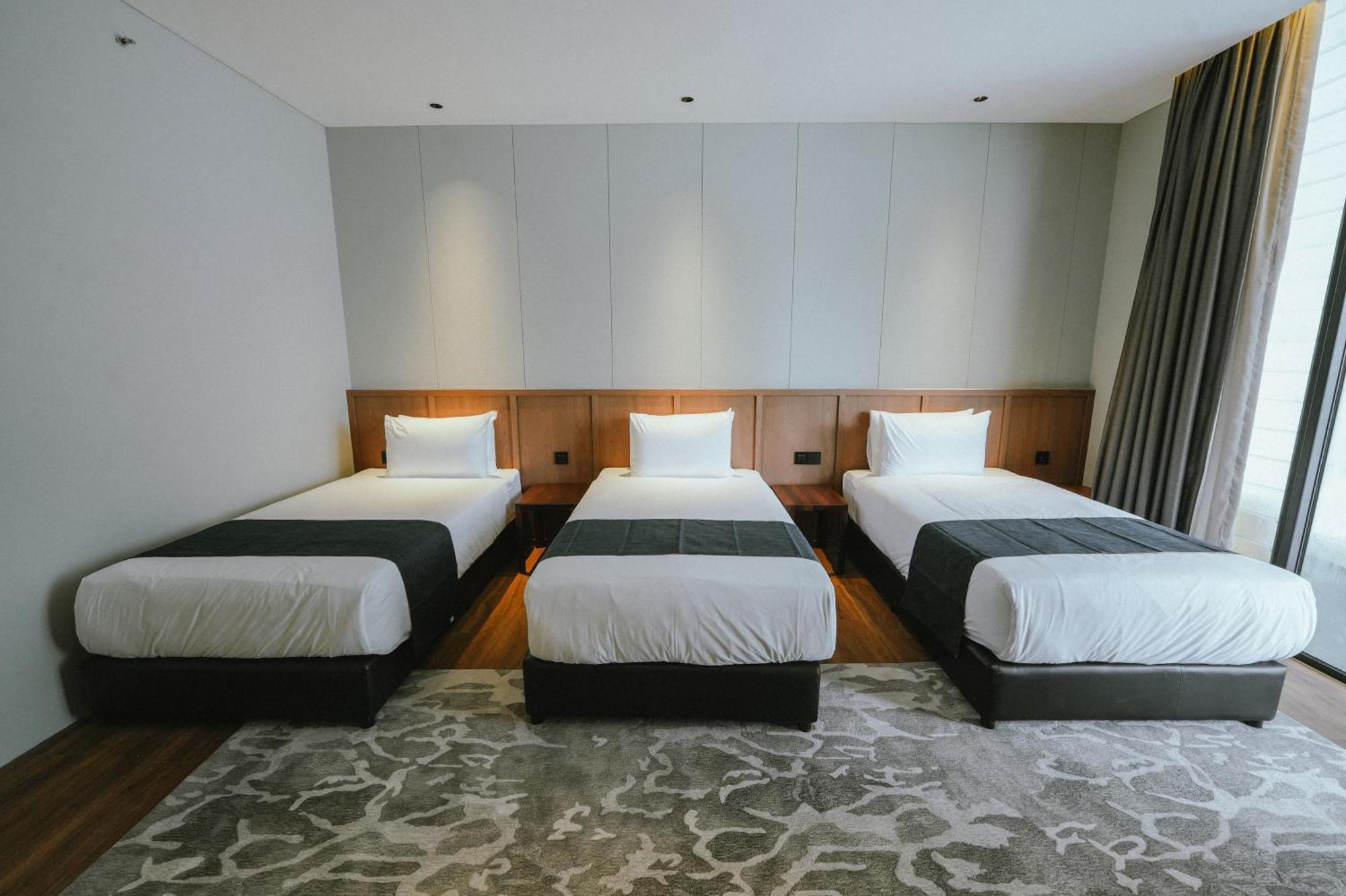 Roxy Beach Resort Sematan Kültér fotó