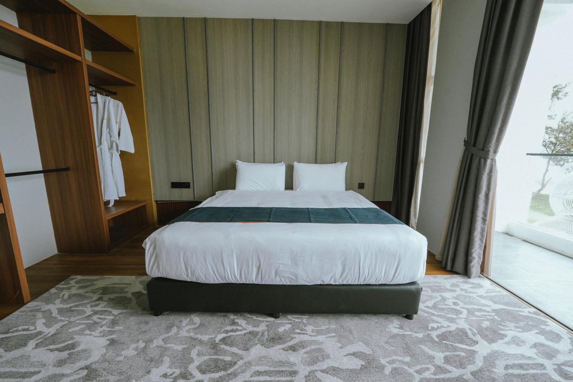 Roxy Beach Resort Sematan Kültér fotó