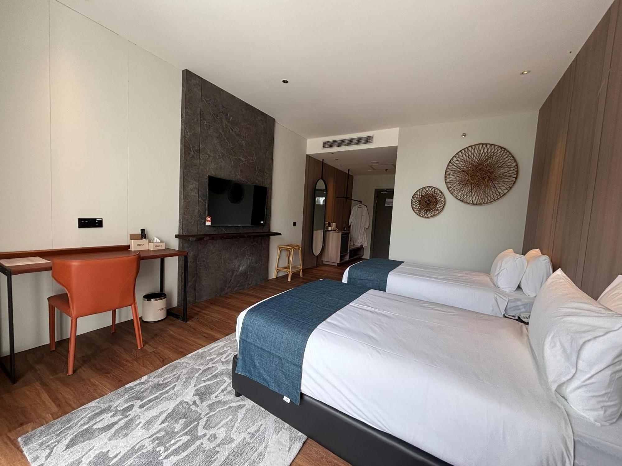 Roxy Beach Resort Sematan Kültér fotó