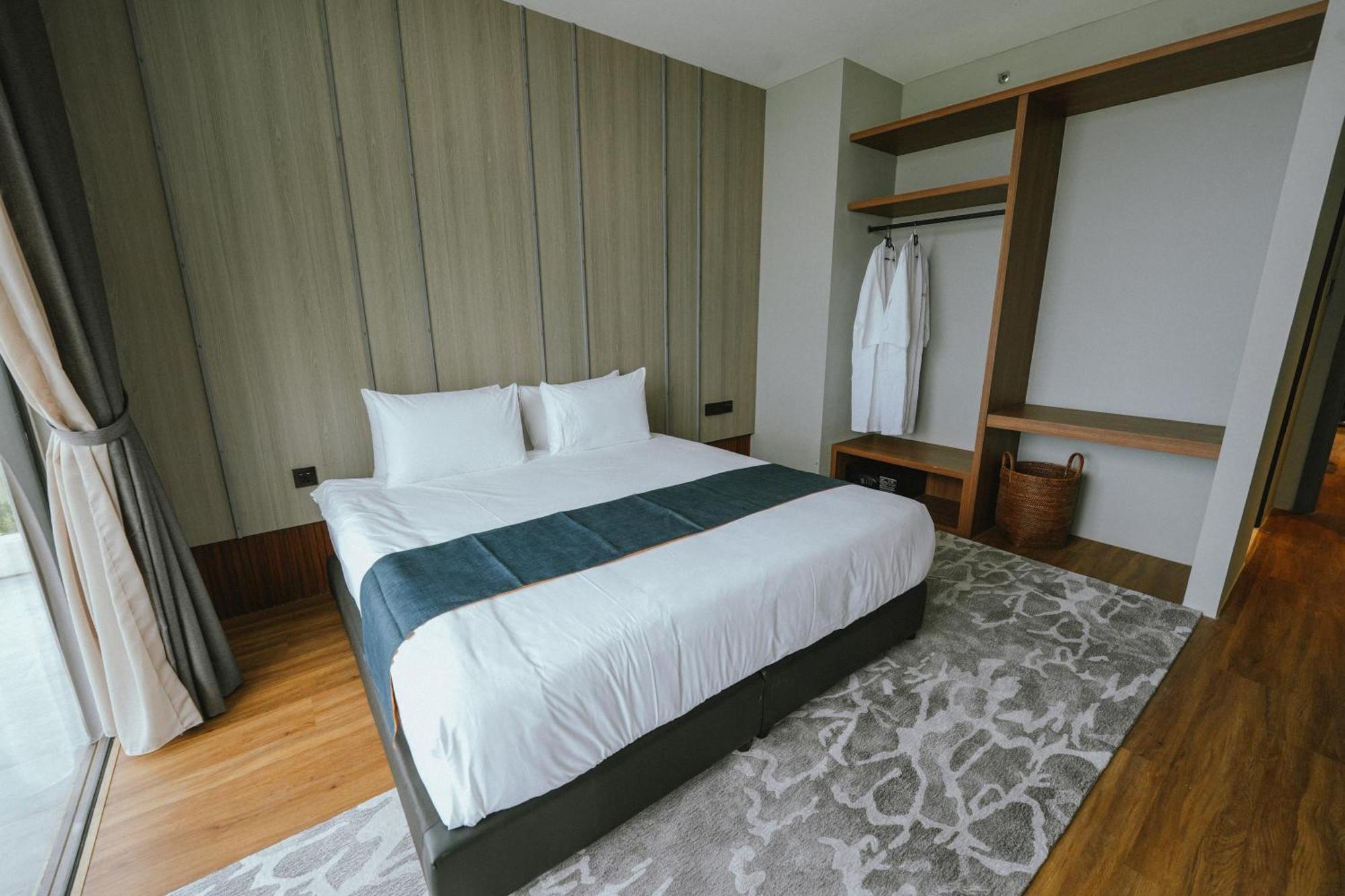 Roxy Beach Resort Sematan Kültér fotó