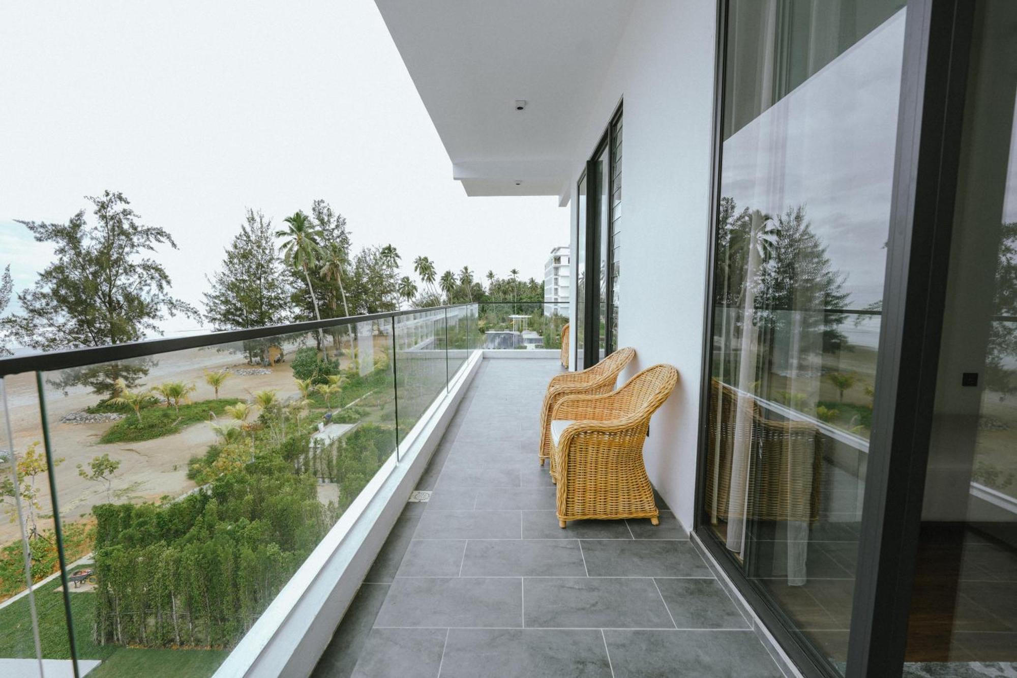 Roxy Beach Resort Sematan Kültér fotó