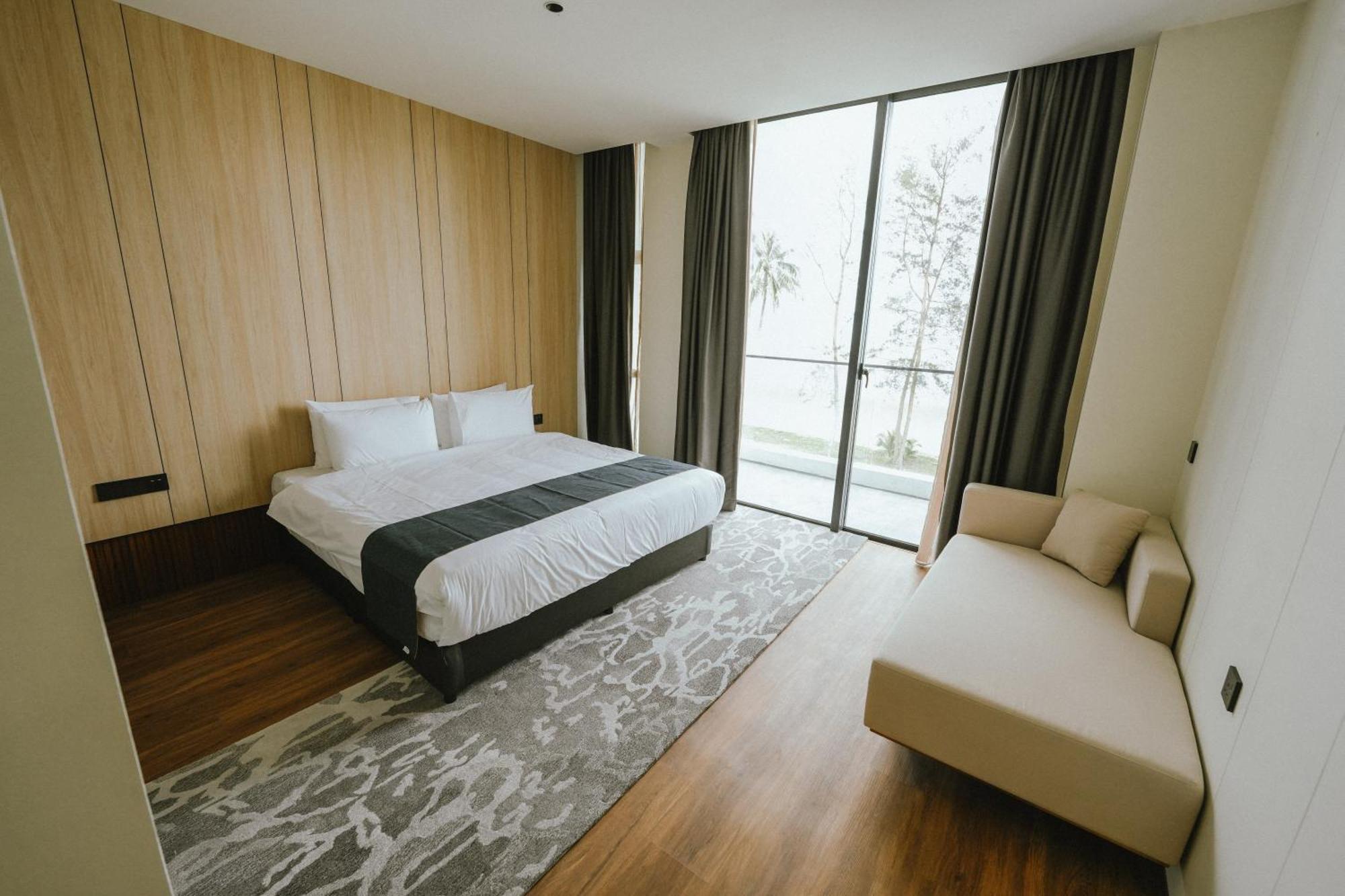 Roxy Beach Resort Sematan Kültér fotó